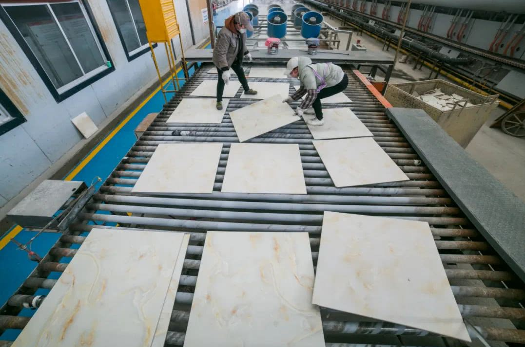 陶瓷廠廢氣惡臭讓人苦不堪言，Dejing的凈?除臭劑幫助企業(yè)達(dá)標(biāo)排放！