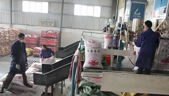 飼料廠車(chē)間腥臭味擾民，就用Dejing的凈飼料廠專(zhuān)用除臭劑.jpg